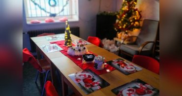Vánoční oběd v azylovém domě pro muže