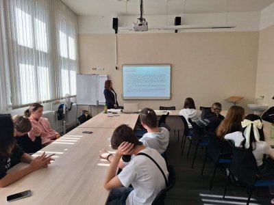Intervenční centrum a Krizové centrum představilo své služby studentům