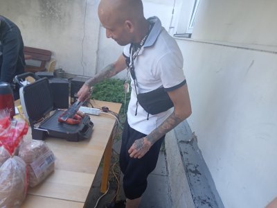 Letní grilování v Azylovém domě pro muže v Pardubicích
