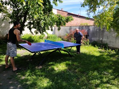 Letní grilování v Azylovém domě pro muže v Pardubicích