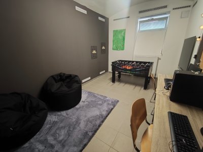 Srpen: léto plné odvahy, tvoření a plavby na Arnoštovi